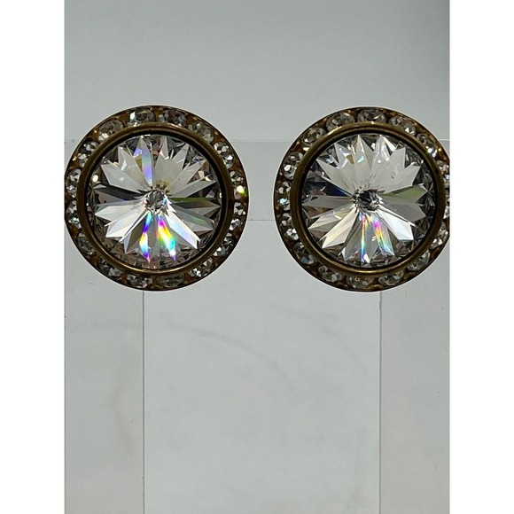 Rivoli Clear Faceted Rhinestone
Pierced Halo Gold Tone Pierced Earrings - Picture 13 of 13